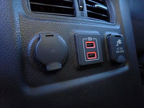 Used 2020 Nissan Titan SL w/ Moonroof Package image 11