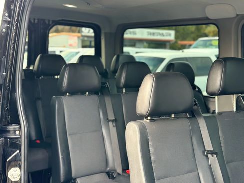 Used 2014 Mercedes-Benz Sprinter 2500 image 25