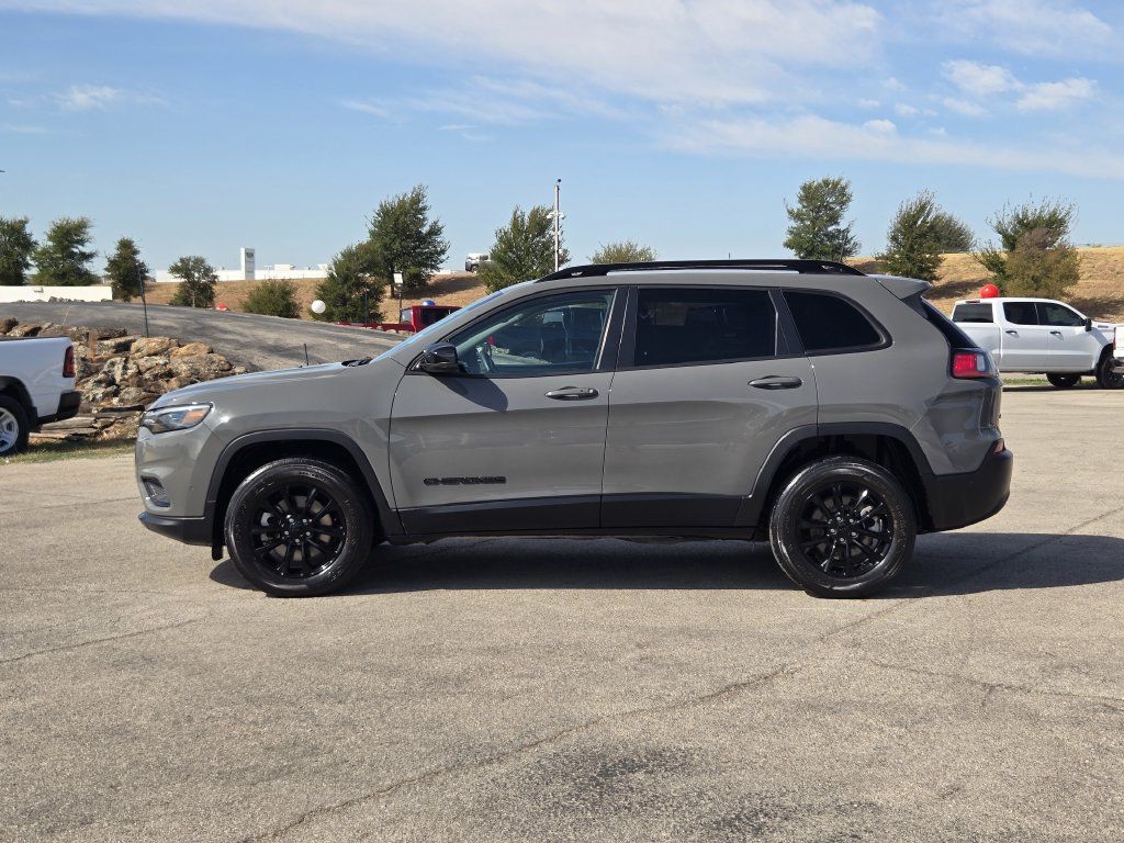 Used 2023 Jeep Cherokee Altitude Lux AWD/4WD image 4