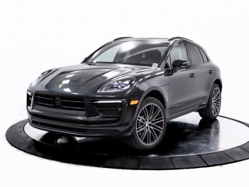 Certified 2025 Porsche Macan image 1