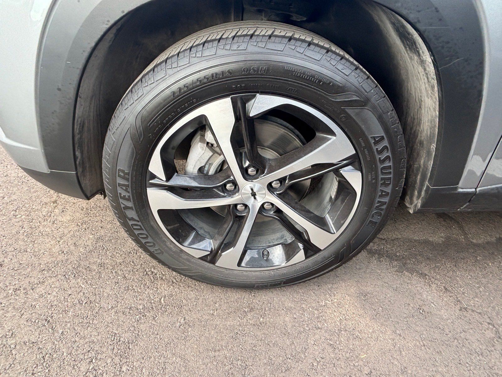 Used 2025 Chevrolet Trax RS w/ Sunroof Package FWD image 6