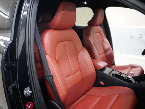 Used 2019 Volvo XC40 T5 Inscription image 28