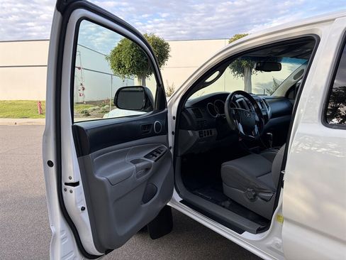 Used 2013 Toyota Tacoma PreRunner w/ TRD Sport Pkg RWD image 12