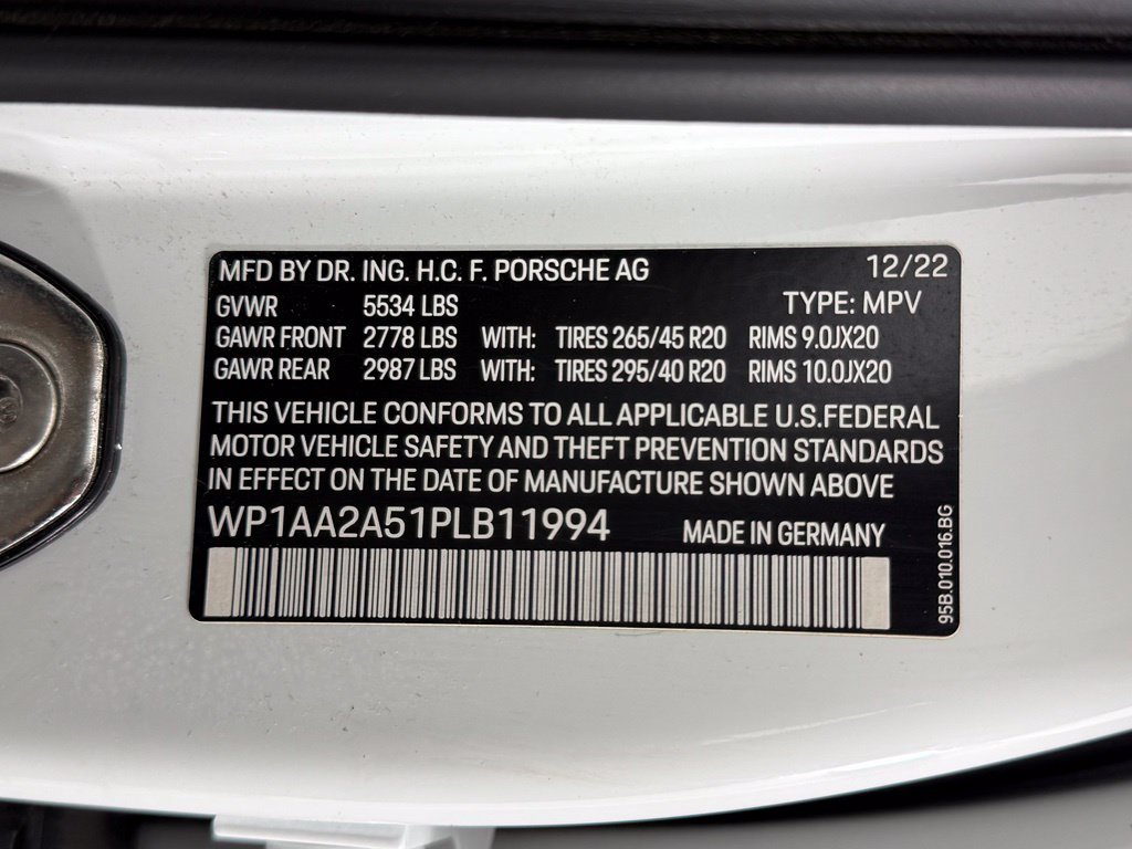 Certified 2023 Porsche Macan Turbo AWD/4WD image 31