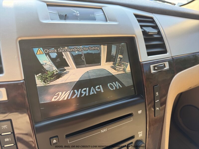 Used 2010 Cadillac Escalade Premium AWD/4WD image 13