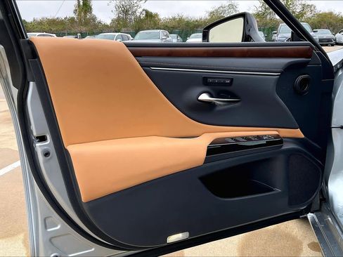 New 2025 Lexus ES 350 image 15