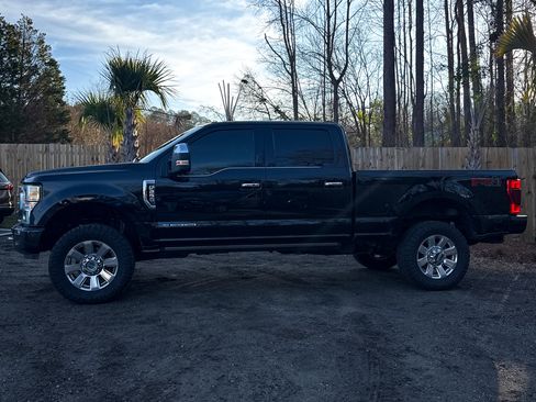 Used 2022 Ford F250 Platinum w/ FX4 Off-Road Package image 5