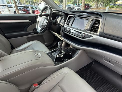 Used 2018 Toyota Highlander XLE FWD image 49