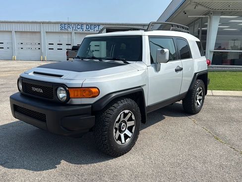 Used 2007 Toyota FJ Cruiser 2WD w/ Convenience Pkg image 1
