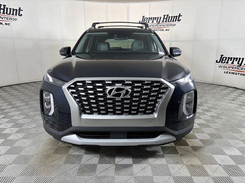 Used 2022 Hyundai Palisade SEL w/ Premium Package FWD image 2