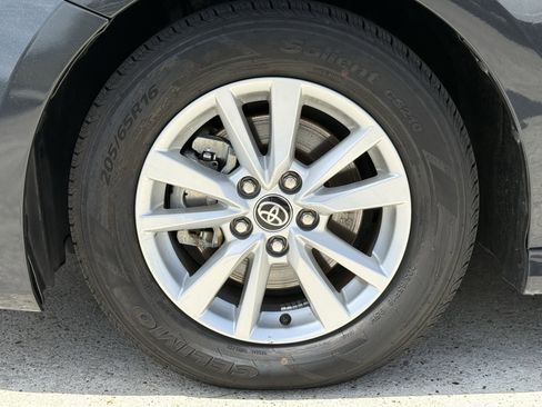 Used 2025 Toyota Camry LE image 13