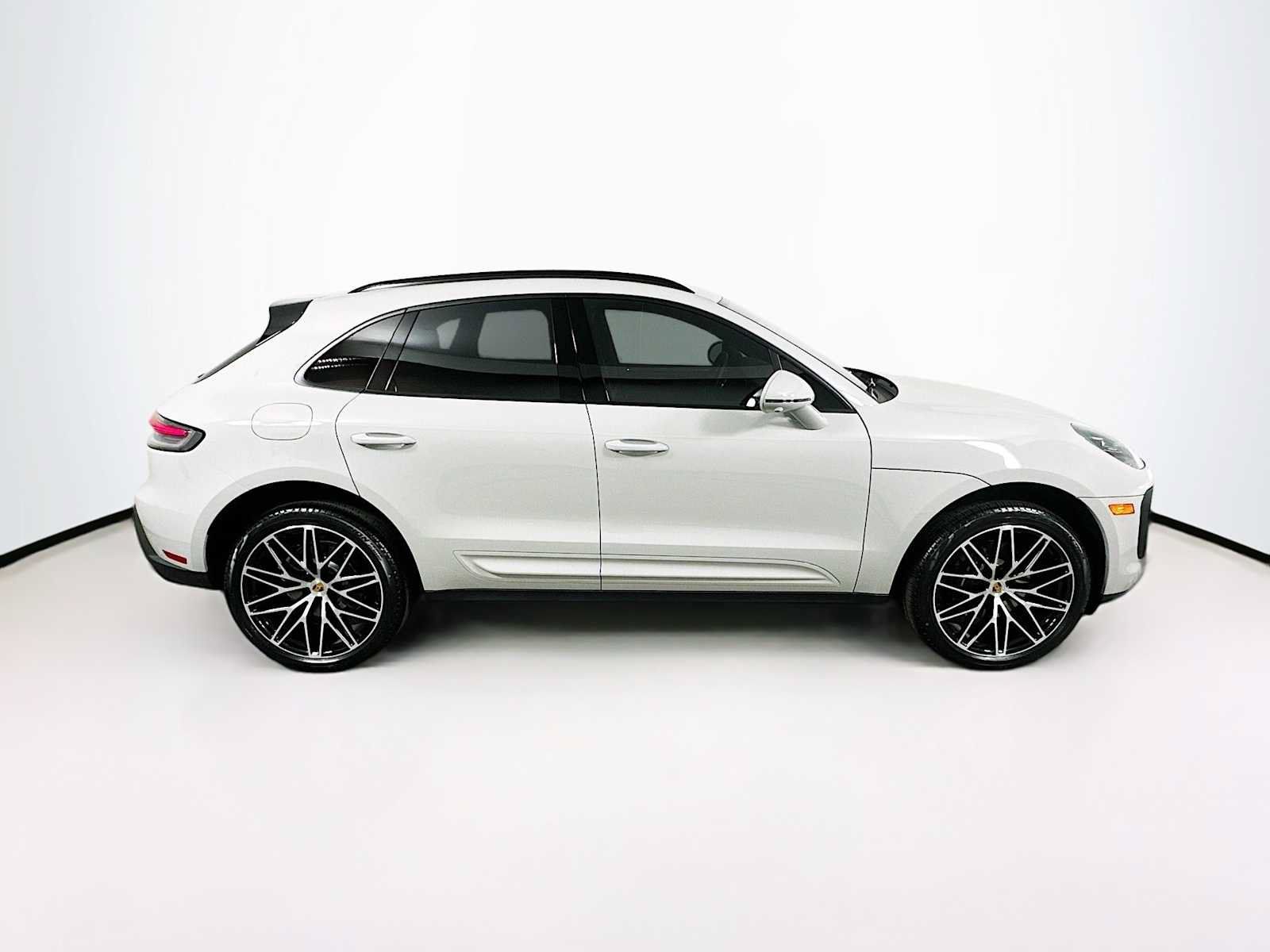 Used 2026 Porsche Macan AWD/4WD image 8