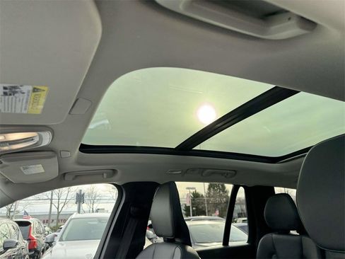 Certified 2024 Volvo XC90 B5 Core w/ Climate Package image 17