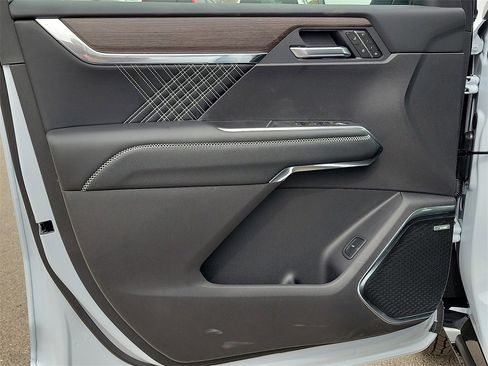 New 2026 GMC Acadia Denali w/ Super Cruise Package image 18