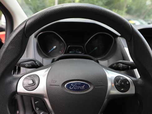 Used 2014 Ford Focus SE FWD image 19