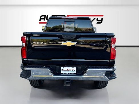 Used 2022 Chevrolet Silverado 2500 LTZ w/ LTZ Premium Package image 6