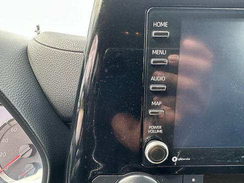 Used 2022 Toyota Highlander LE AWD/4WD image 19