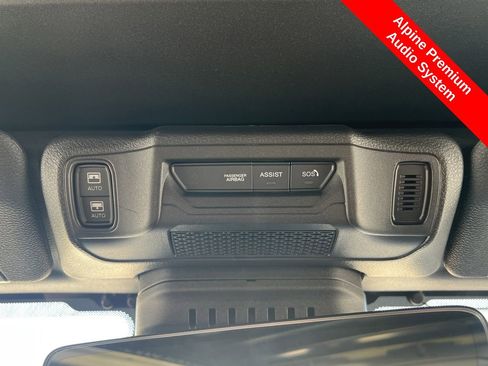 Used 2025 Jeep Wrangler Unlimited Rubicon image 16