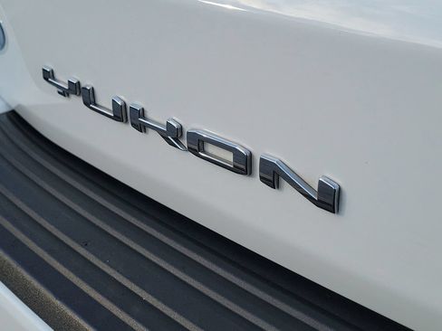 Used 2024 GMC Yukon XL Denali RWD image 12