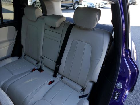 Used 2021 Mercedes-Benz GLB 250 4MATIC w/ Premium Package image 10