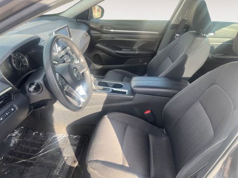 Used 2022 Nissan Altima 2.5 SV FWD image 9