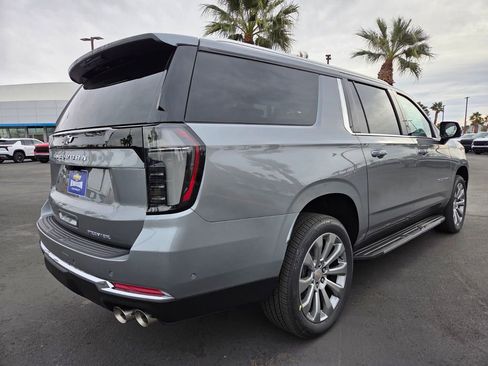 New 2026 Chevrolet Suburban Premier image 4