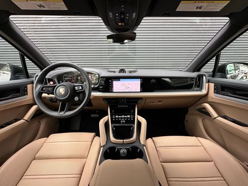 Used 2026 Porsche Cayenne E-Hybrid AWD/4WD image 6