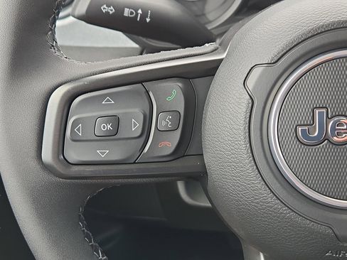 New 2025 Jeep Gladiator Sport image 18