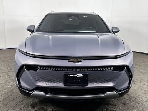 Used 2025 Chevrolet Equinox EV LT w/ Convenience Package FWD image 2