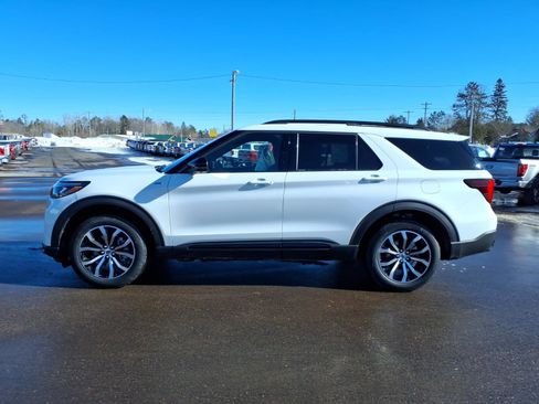 New 2026 Ford Explorer ST-Line image 2