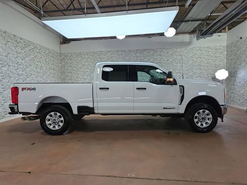 Used 2023 Ford F250 XLT w/ FX4 Off-Road Package AWD/4WD image 8