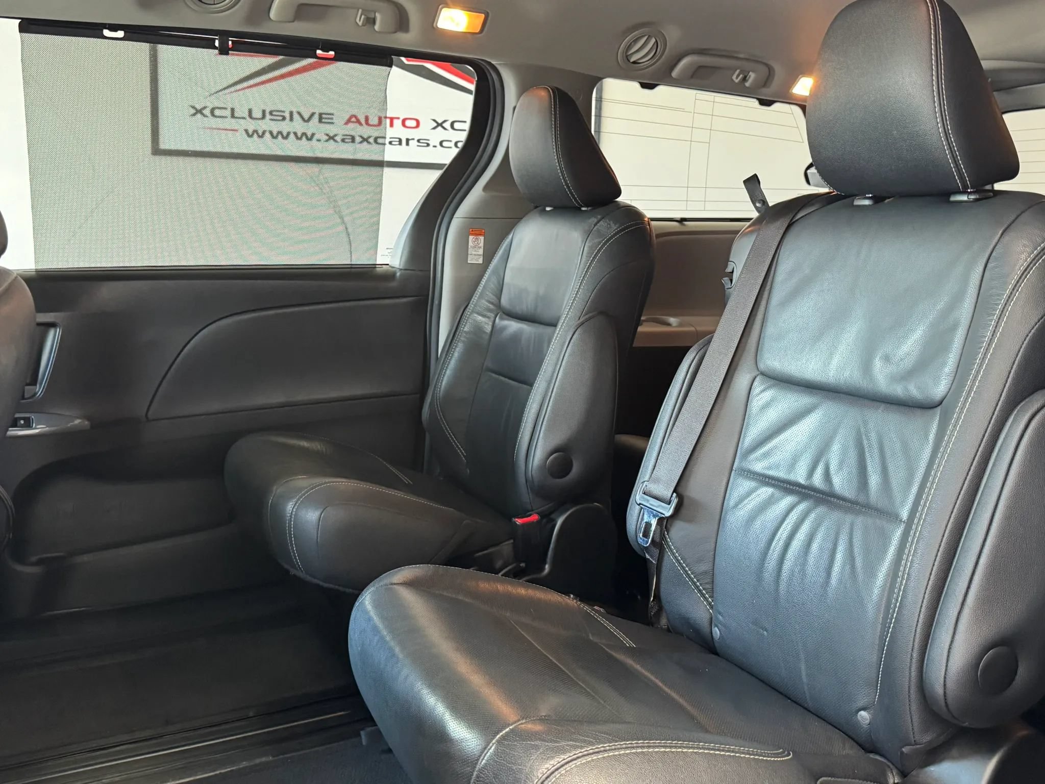 Used 2017 Toyota Sienna SE Premium FWD image 30
