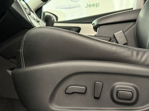 Used 2018 Nissan Murano Platinum w/ Cargo Package image 16