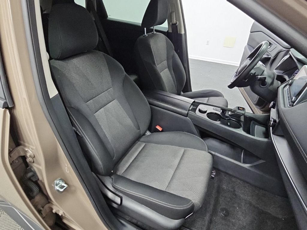 Used 2025 Nissan Rogue SV AWD/4WD image 37