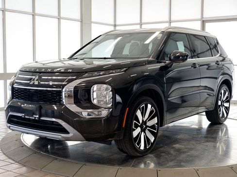 Used 2025 Mitsubishi Outlander AWD image 4