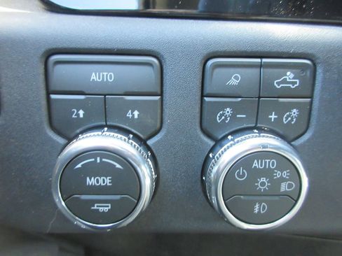 New 2026 GMC Sierra 1500 SLT w/ SLT Premium Package AWD/4WD image 16