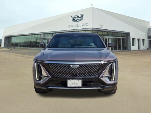 Certified 2024 Cadillac Lyriq Luxury AWD/4WD image 2