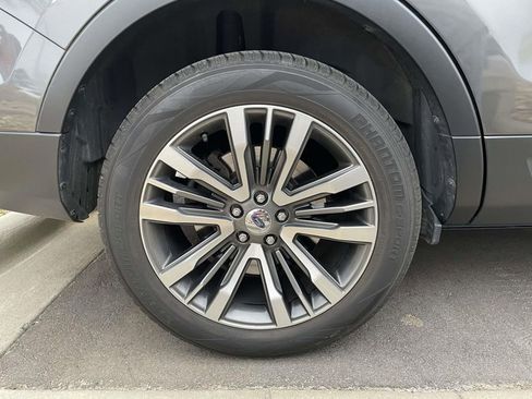 Used 2017 Ford Explorer Platinum image 6