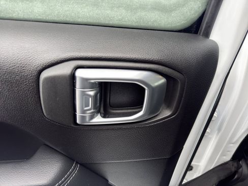 Used 2022 Jeep Wrangler Unlimited Sahara w/ Cold Weather Group image 32