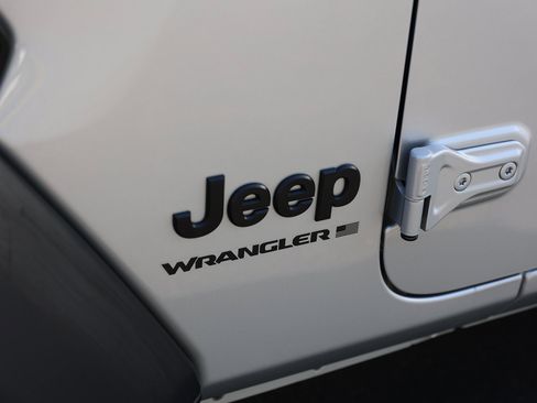 Used 2024 Jeep Wrangler Sport S image 11