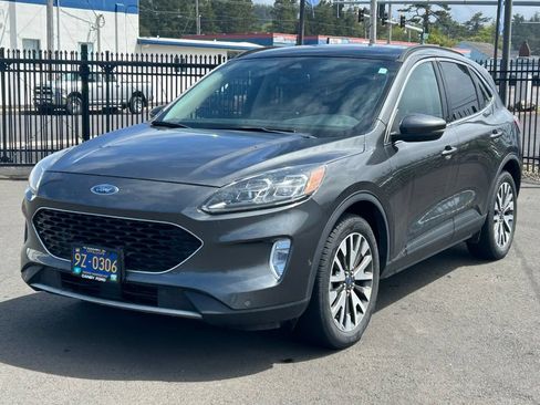 Certified 2020 Ford Escape Titanium AWD/4WD image 4
