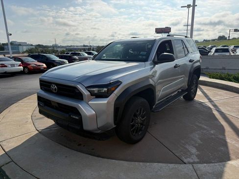 Used 2025 Toyota 4Runner SR5 AWD/4WD image 11