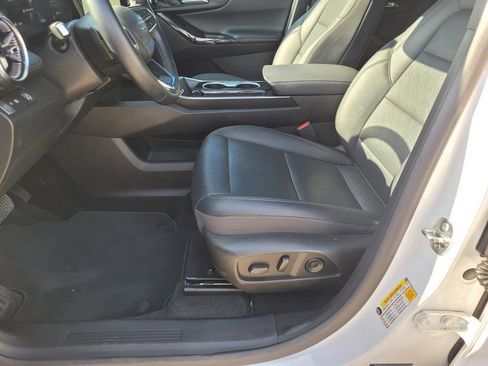 Used 2025 Chevrolet Equinox LT w/ Convenience Package II FWD image 16