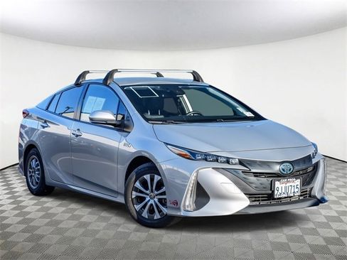 Used 2022 Toyota Prius Prime XLE image 2