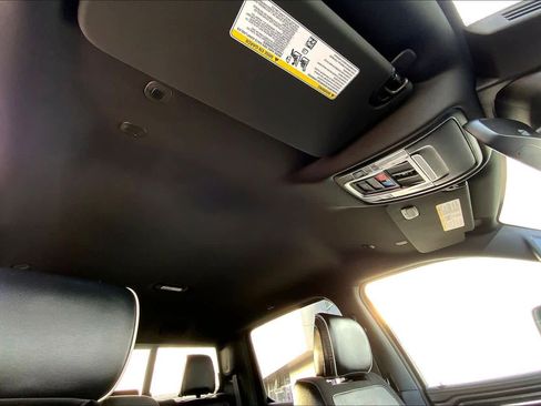 Used 2023 RAM 1500 Laramie AWD/4WD image 12