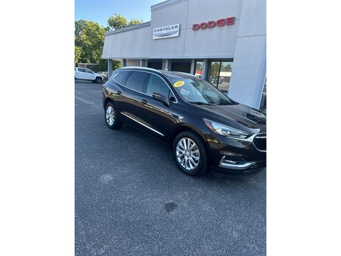 Used 2018 Buick Enclave Essence w/ Trailering Package AWD/4WD image 2
