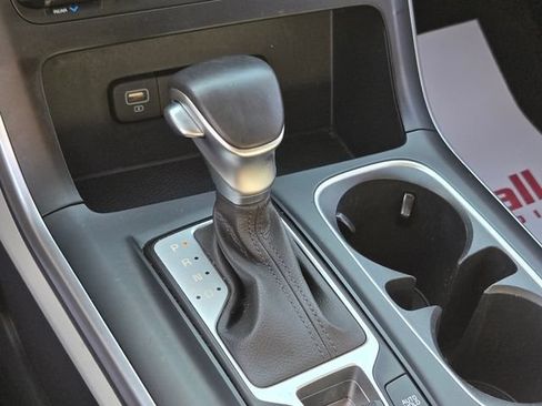 Used 2024 Kia Carnival LX FWD image 30