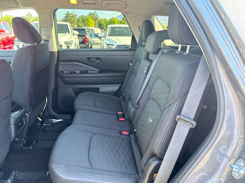 Used 2025 Nissan Pathfinder SV AWD/4WD image 13