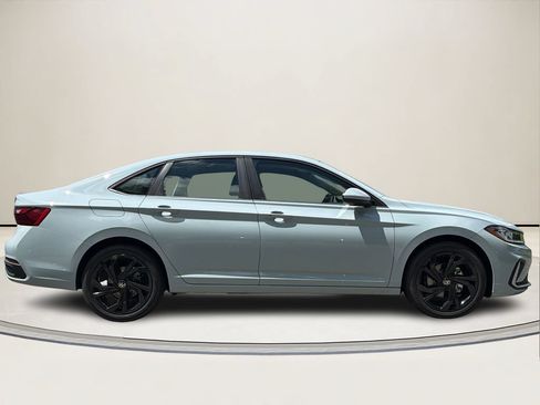 New 2026 Volkswagen Jetta SE FWD image 2