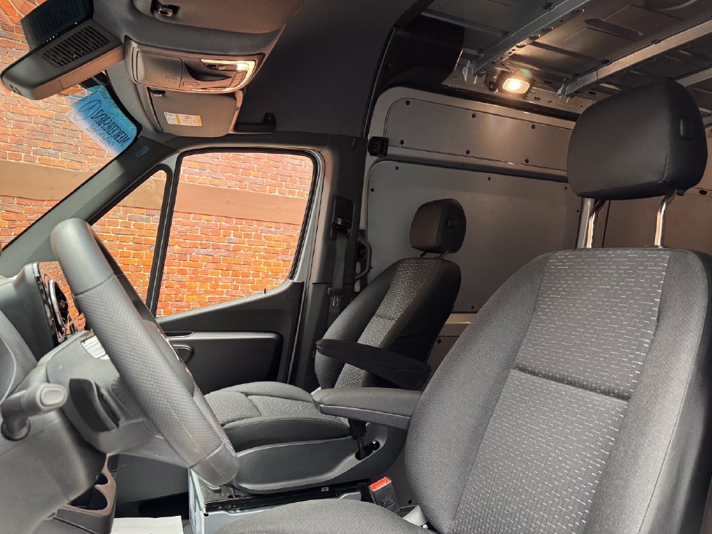 Used 2025 Mercedes-Benz Sprinter 3500 image 24